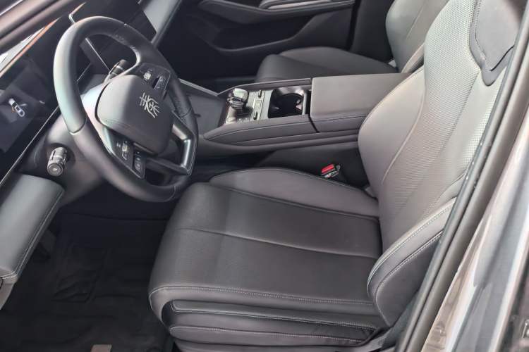 Used BYD Qin L 2025 DM-i Smart Drive 120KM Leading Model Interior 4