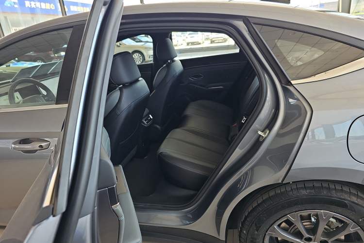 Used BYD Qin L 2025 DM-i Smart Drive 80KM Leading Model Interior 4