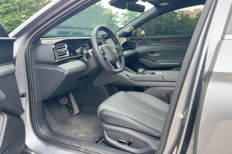 Used BYD Qin L 2025 DM-i Smart Drive 120KM Superior Model Interior 4
