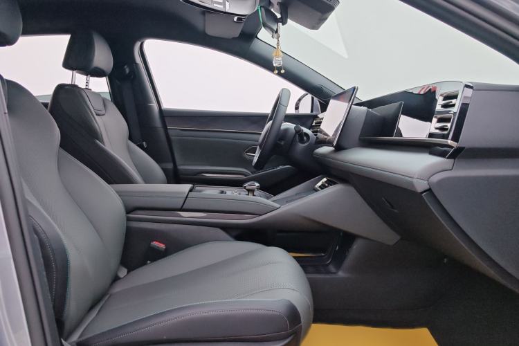 Used BYD Qin L 2025 DM-i Smart Drive 80KM Leading Model Interior 5
