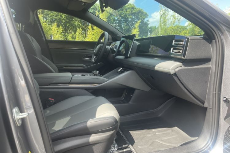 Used BYD Qin L 2025 DM-i Smart Drive 80KM Leading Model Interior 6