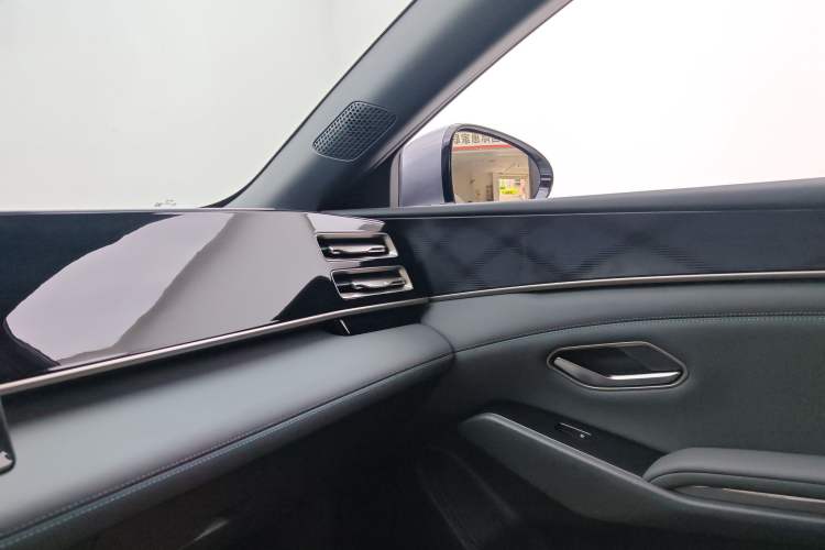 Used BYD Qin L 2025 DM-i Smart Drive 80KM Leading Model Interior 7