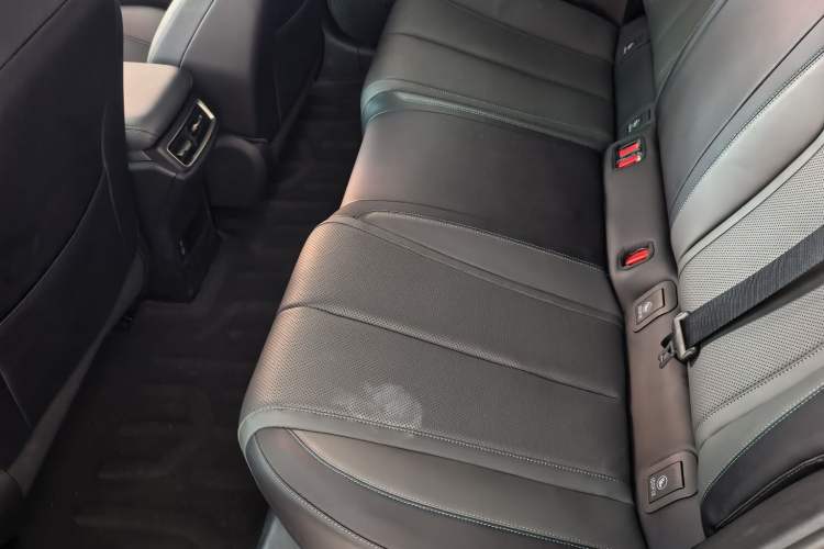 Used BYD Qin L 2025 DM-i Smart Drive 120KM Leading Model Interior 7