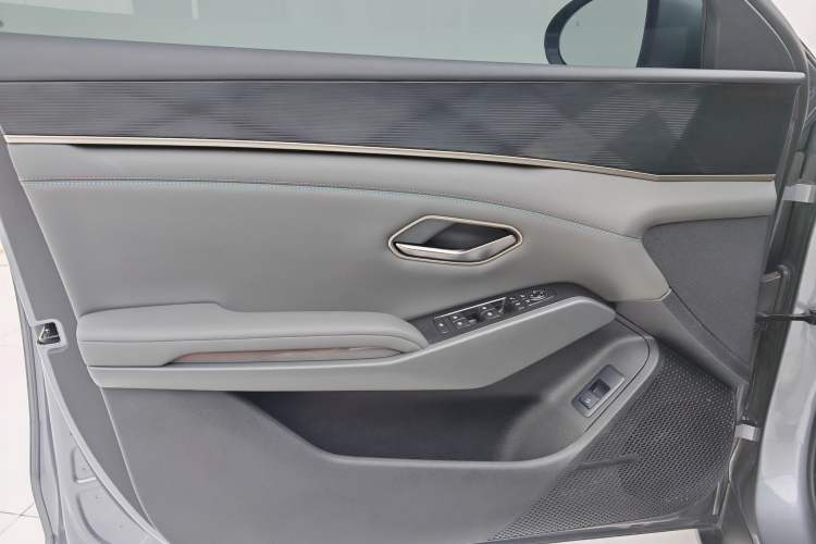 Used BYD Qin L 2025 DM-i Smart Drive 80KM Leading Model Interior 8