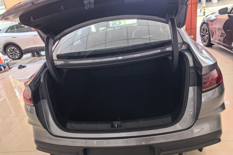 Used BYD Qin L 2025 DM-i Smart Drive 120KM Leading Model Interior 8