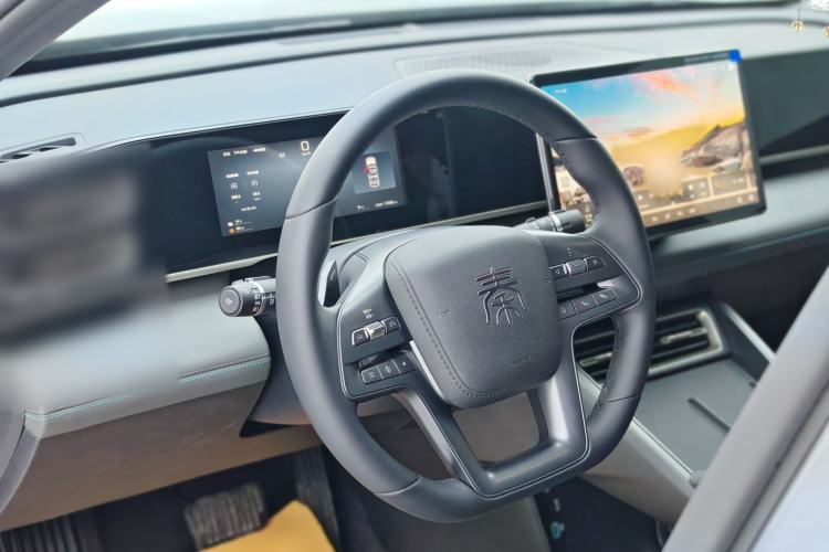Used BYD Qin L 2025 DM-i Smart Drive 80KM Leading Model Interior 9
