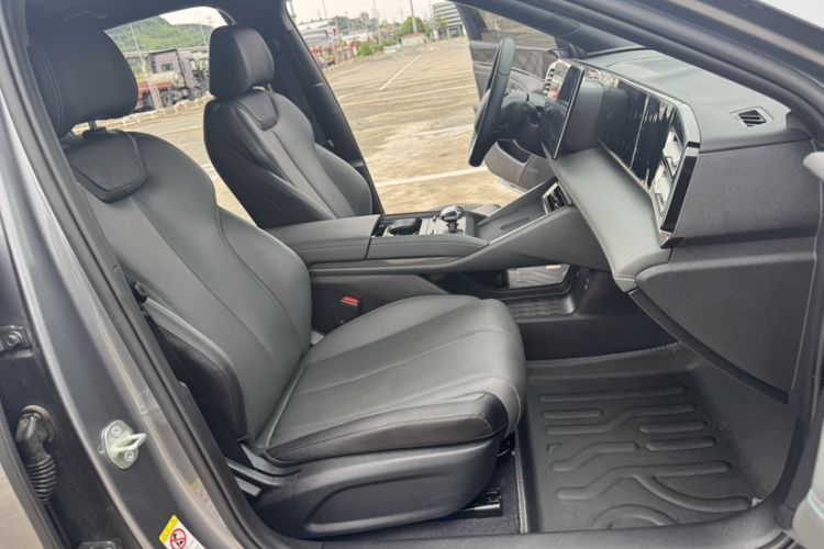 Used BYD Qin L 2025 DM-i Smart Drive 80KM Leading Model Interior 9