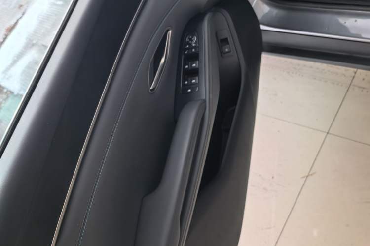 Used BYD Qin L 2025 DM-i Smart Drive 120KM Leading Model Interior 9