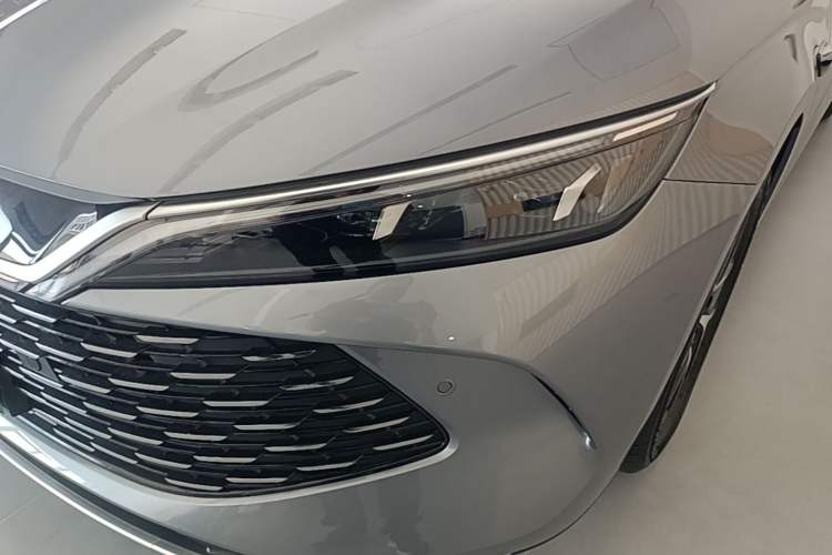 Used BYD Qin L 2025 DM-i Smart Drive 120KM Superior Model Left Front Headlight
