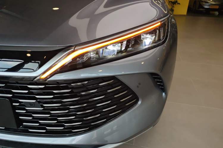 Used BYD Qin L 2025 DM-i Smart Drive 120KM Superior Model Left Front Headlight