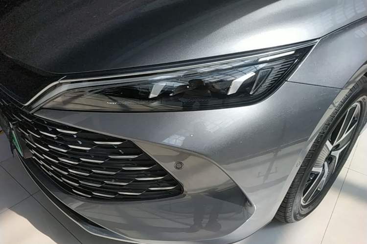 Used BYD Qin L 2025 DM-i Smart Drive 120KM Superior Model Left Front Headlight