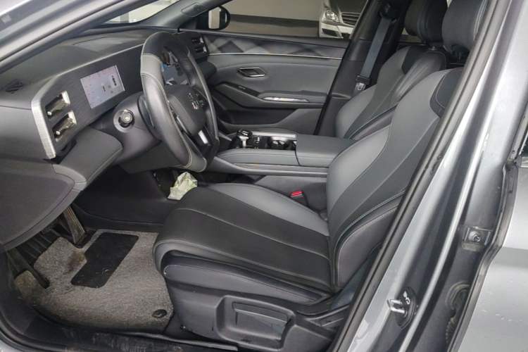 Used BYD Qin L 2025 DM-i Smart Drive 80KM Leading Model Left Front Seat
