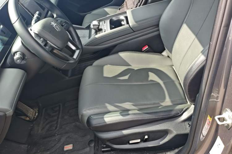 Used BYD Qin L 2025 DM-i Smart Drive 120KM Superior Model Left Front Seat