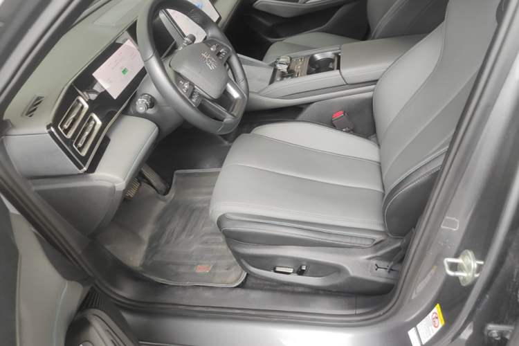 Used BYD Qin L 2025 DM-i Smart Drive 120KM Superior Model Left Front Seat