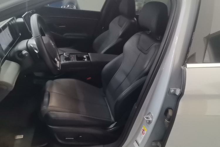 Used BYD Qin L 2025 DM-i Smart Drive 120KM Leading Model Left Front Seat