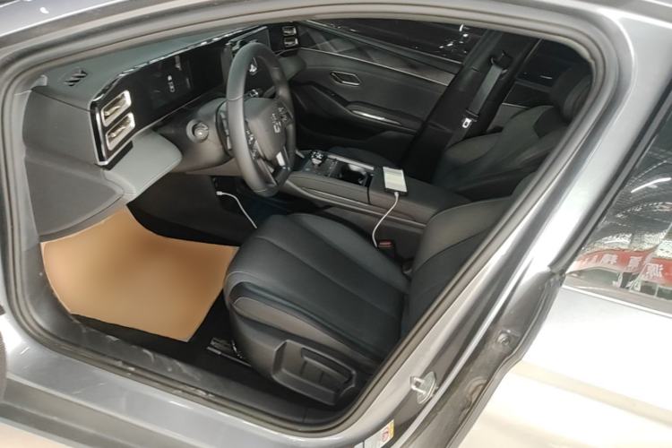 Used BYD Qin L 2025 DM-i Smart Drive 80KM Leading Model Left Front Seat