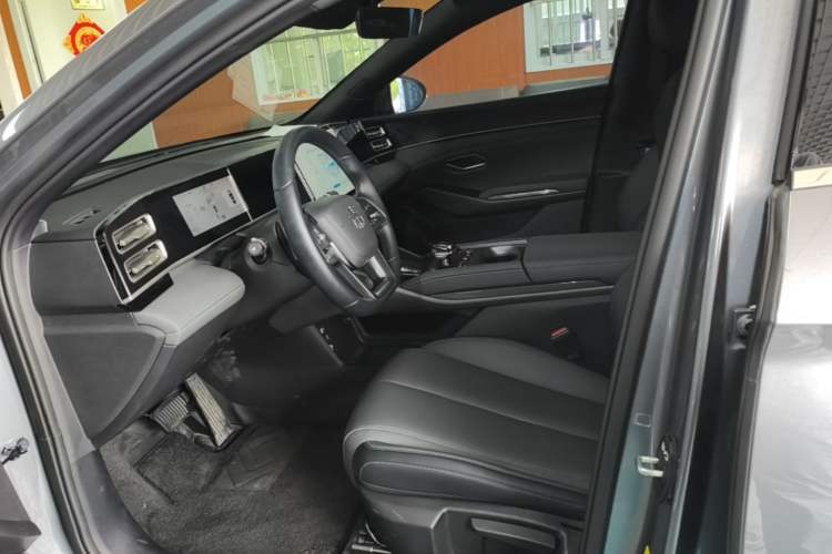 Used BYD Qin L 2025 DM-i Smart Drive 80KM Leading Model Left Front Seat