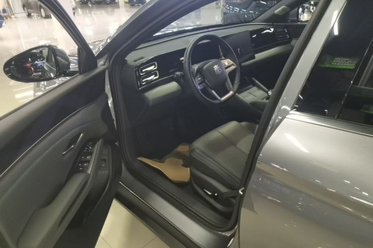 Used BYD Qin L 2025 DM-i Smart Drive 120KM Superior Model Left Front Seat