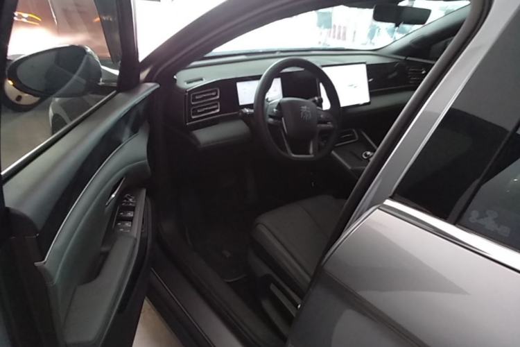 Used BYD Qin L 2025 DM-i Smart Drive 80KM Leading Model Left Front Seat