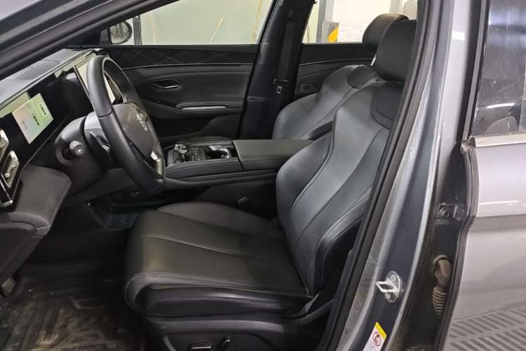 Used BYD Qin L 2025 DM-i Smart Drive 80KM Superior Model Left Front Seat