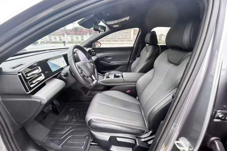 Used BYD Qin L 2025 DM-i Smart Drive 80KM Leading Model Left Front Seat