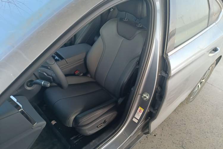 Used BYD Qin L 2025 DM-i Smart Drive 120KM Superior Model Left Front Seat