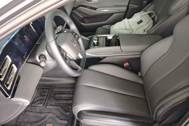 Used BYD Qin L 2025 DM-i Smart Drive 80KM Leading Model Left Front Seat