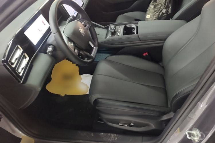 Used BYD Qin L 2025 DM-i Smart Drive 120KM Superior Model Left Front Seat