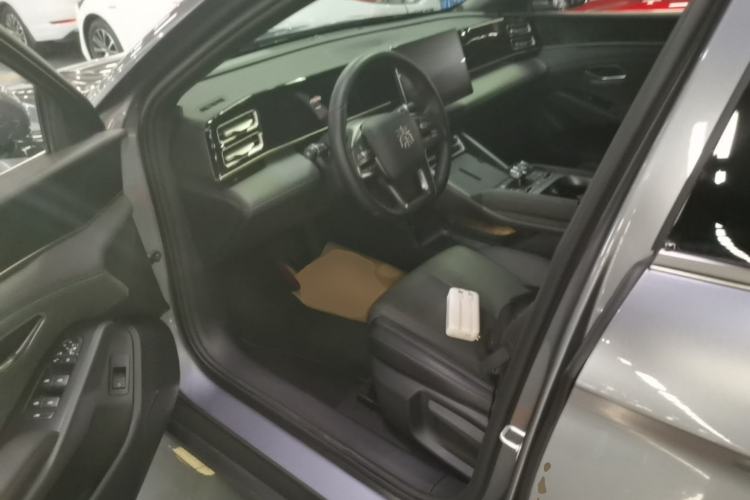 Used BYD Qin L 2025 DM-i Smart Drive 80KM Leading Model Left Front Seat