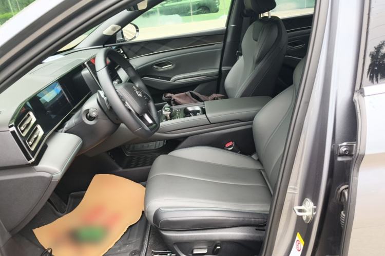 Used BYD Qin L 2025 DM-i Smart Drive 120KM Leading Model Left Front Seat