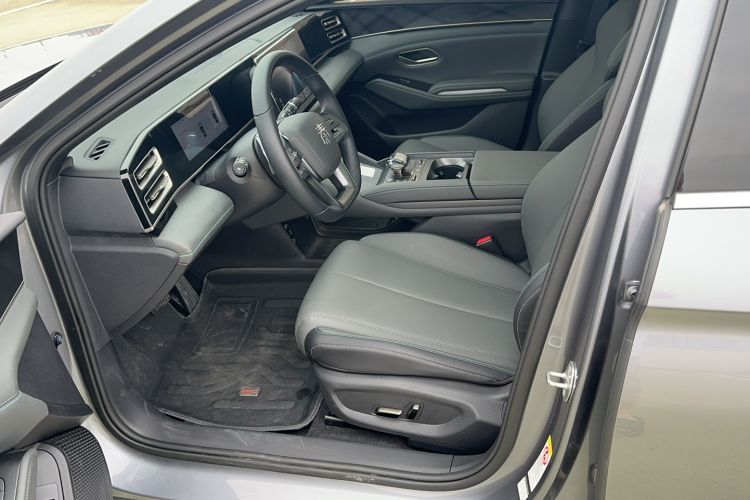 Used BYD Qin L 2025 DM-i Smart Drive 120KM Superior Model Left Front Seat