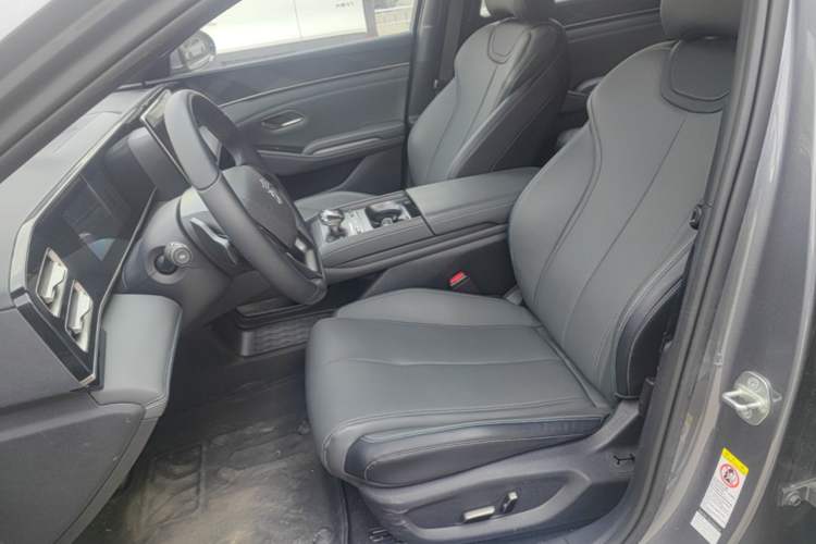 Used BYD Qin L 2025 DM-i Smart Drive 120KM Superior Model Left Front Seat