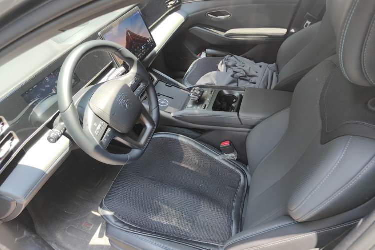 Used BYD Qin L 2025 DM-i Smart Drive 80KM Superior Model Left Front Seat