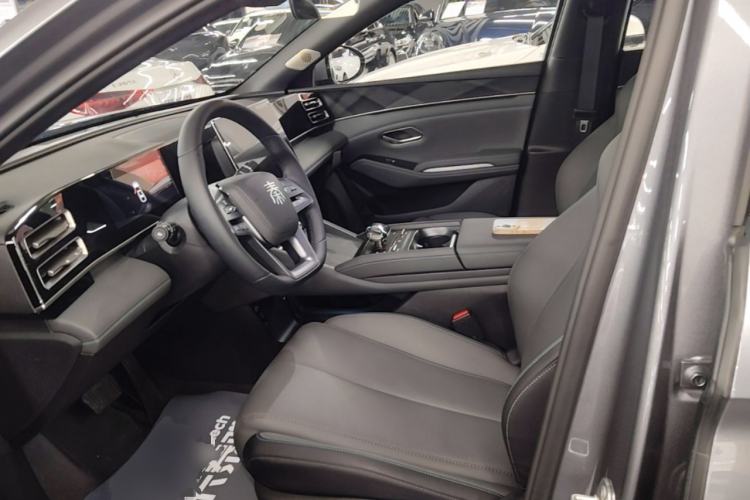 Used BYD Qin L 2025 DM-i Smart Drive 120KM Superior Model Left Front Seat
