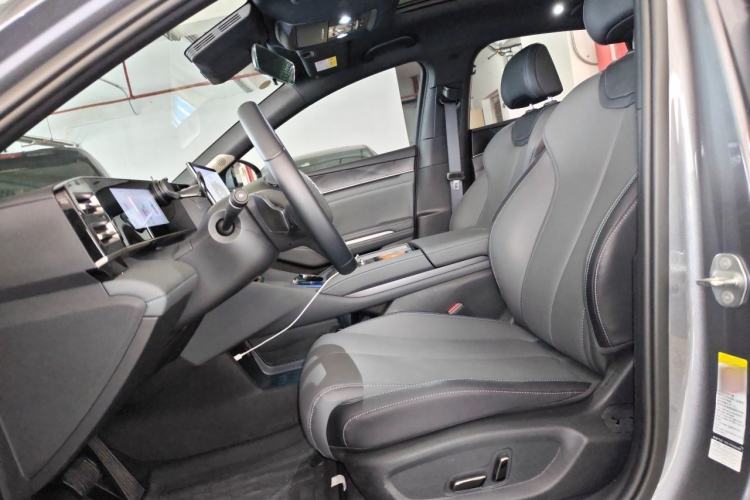 Used BYD Qin L 2025 DM-i Smart Drive 120KM Superior Model Left Front Seat