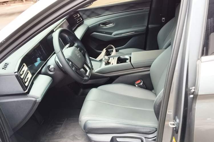 Used BYD Qin L 2025 DM-i Smart Drive 80KM Leading Model Left Front Seat