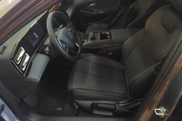 Used BYD Qin L 2025 DM-i Smart Drive 80KM Leading Model Left Front Seat