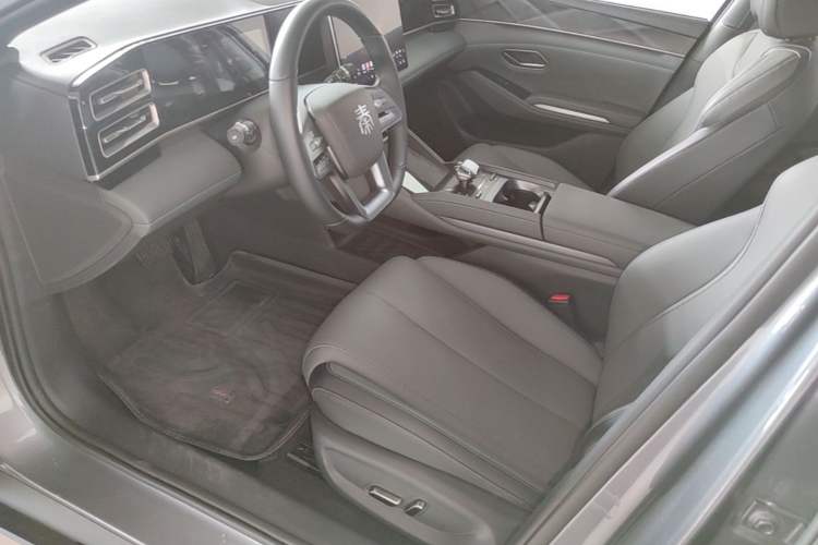 Used BYD Qin L 2025 DM-i Smart Drive 120KM Superior Model Left Front Seat