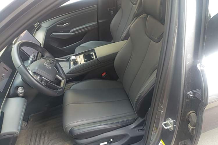 Used BYD Qin L 2025 DM-i Smart Drive 120KM Superior Model Left Front Seat