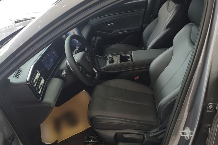 Used BYD Qin L 2025 DM-i Smart Drive 80KM Leading Model Left Front Seat
