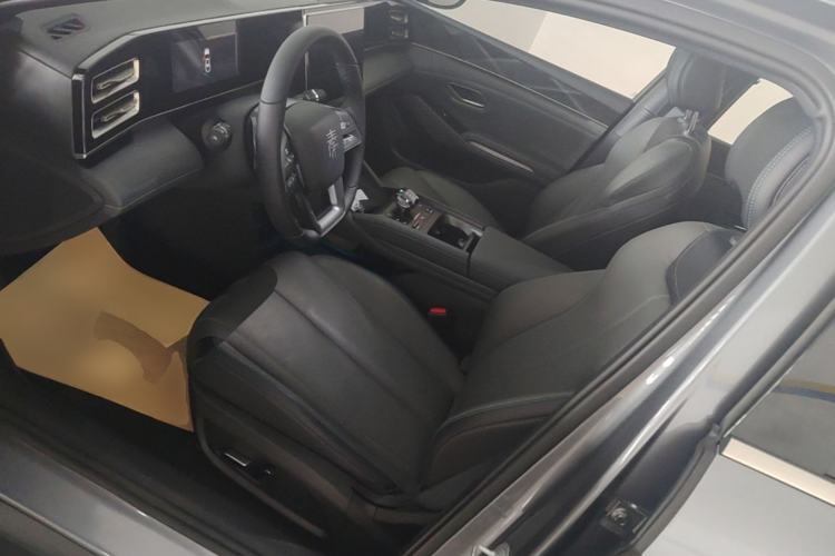 Used BYD Qin L 2025 DM-i Smart Drive 120KM Leading Model Left Front Seat