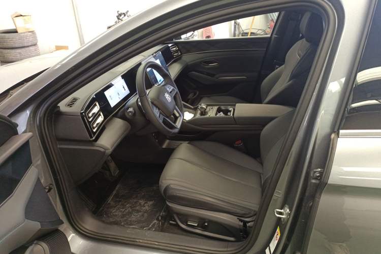 Used BYD Qin L 2025 DM-i Smart Drive 80KM Superior Model Left Front Seat