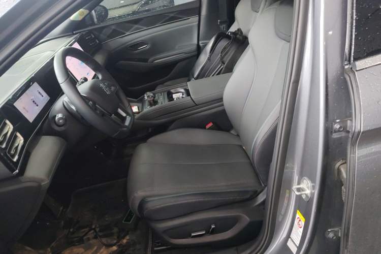 Used BYD Qin L 2025 DM-i Smart Drive 120KM Superior Model Left Front Seat