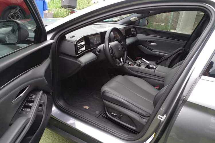 Used BYD Qin L 2025 DM-i Smart Drive 120KM Leading Model Left Front Seat