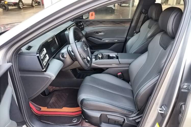 Used BYD Qin L 2025 DM-i Smart Drive 80KM Leading Model Left Front Seat