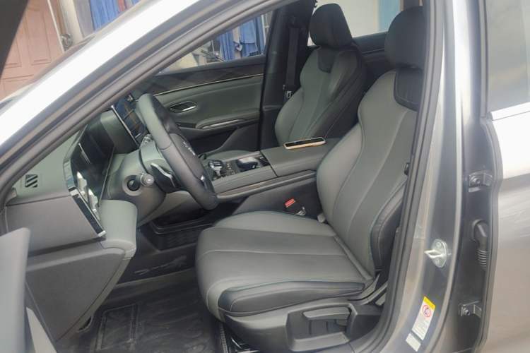 Used BYD Qin L 2025 DM-i Smart Drive 80KM Leading Model Left Front Seat