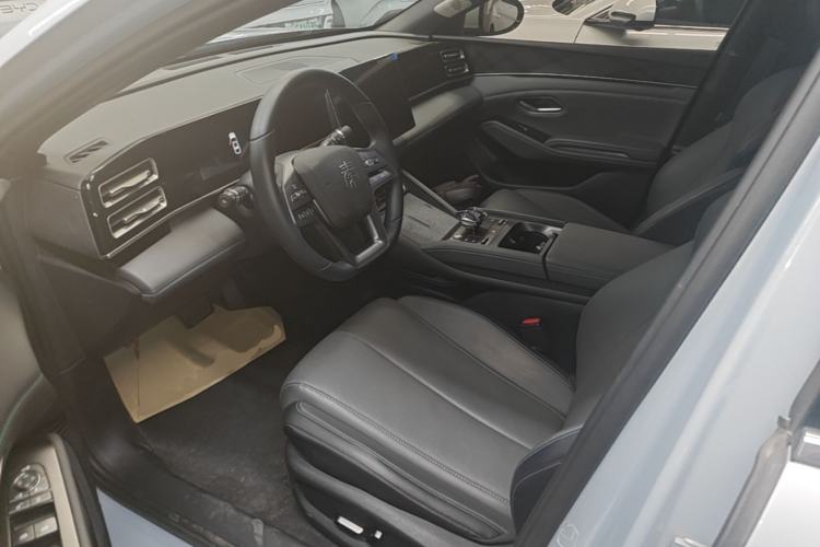 Used BYD Qin L 2025 DM-i Smart Drive 120KM Superior Model Left Front Seat