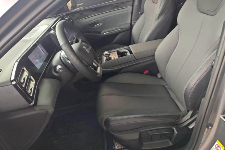 Used BYD Qin L 2025 DM-i Smart Drive 80KM Leading Model Left Front Seat