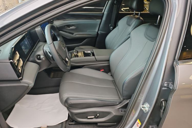 Used BYD Qin L 2025 DM-i Smart Drive 120KM Superior Model Left Front Seat
