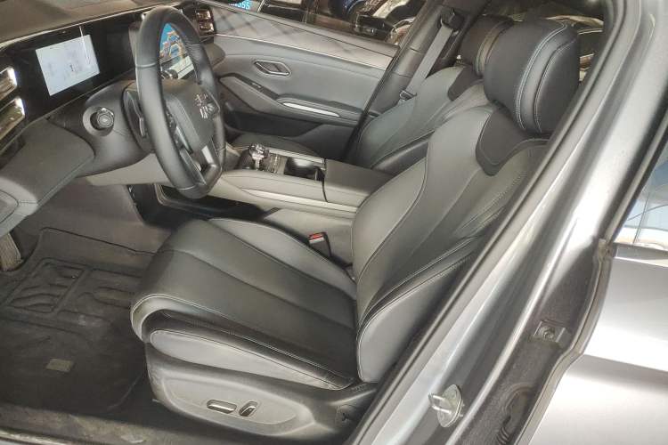 Used BYD Qin L 2025 DM-i Smart Drive 120KM Superior Model Left Front Seat